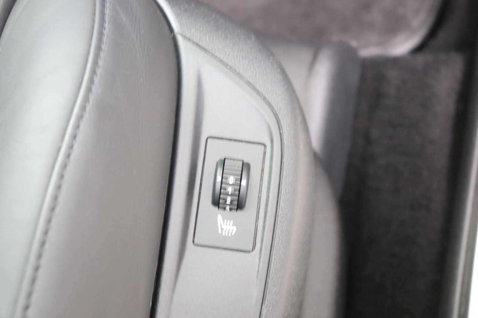 Fahrzeugabbildung DS Automobiles DS5 2.0 HDi SportChic * HUD * LEDER * Navi