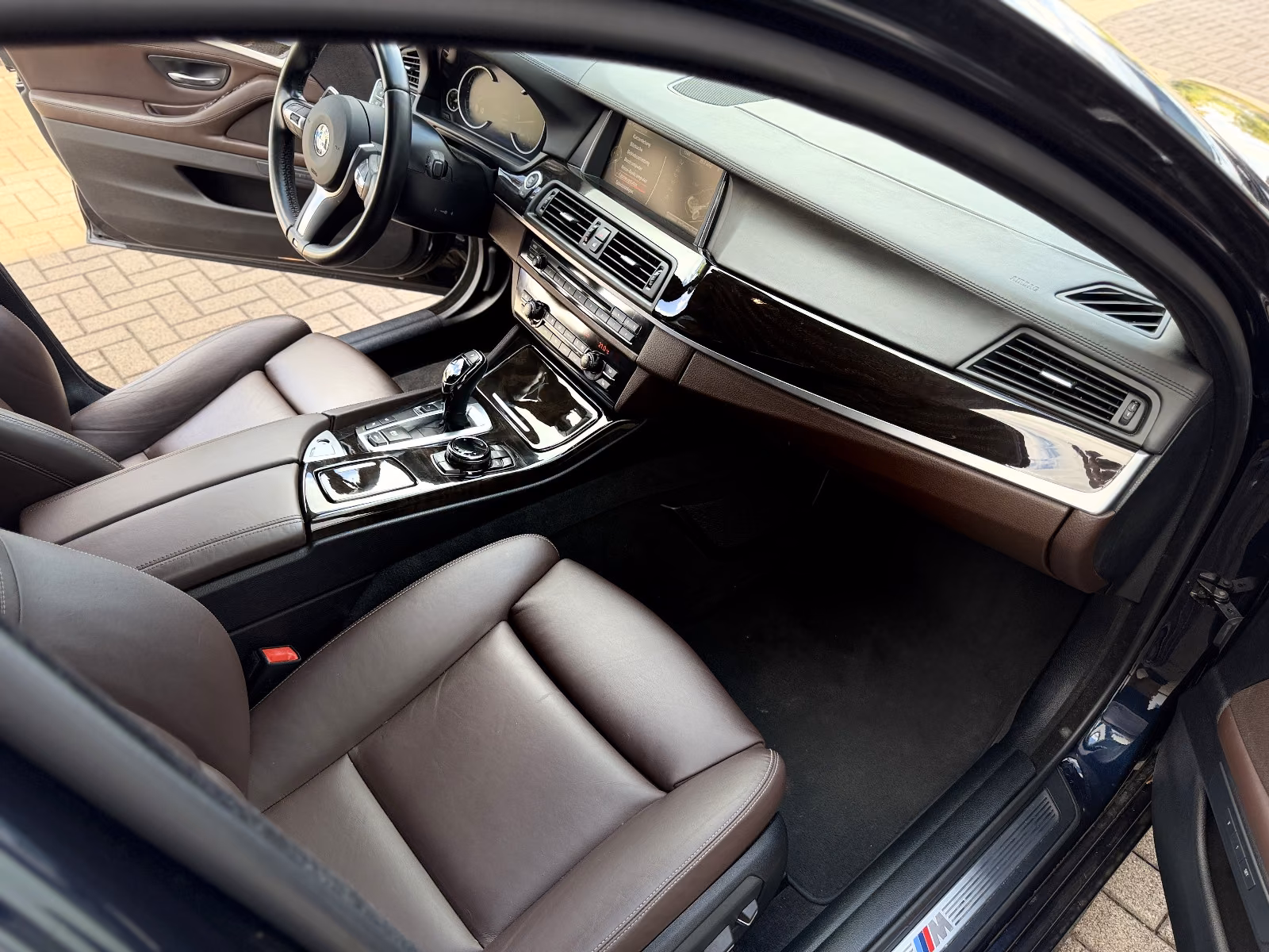 BMW 550i LCI M Sport | 449 ch | BVA | Affichage tête haute | Soft Close | Caméras 360 | Harman Kardon