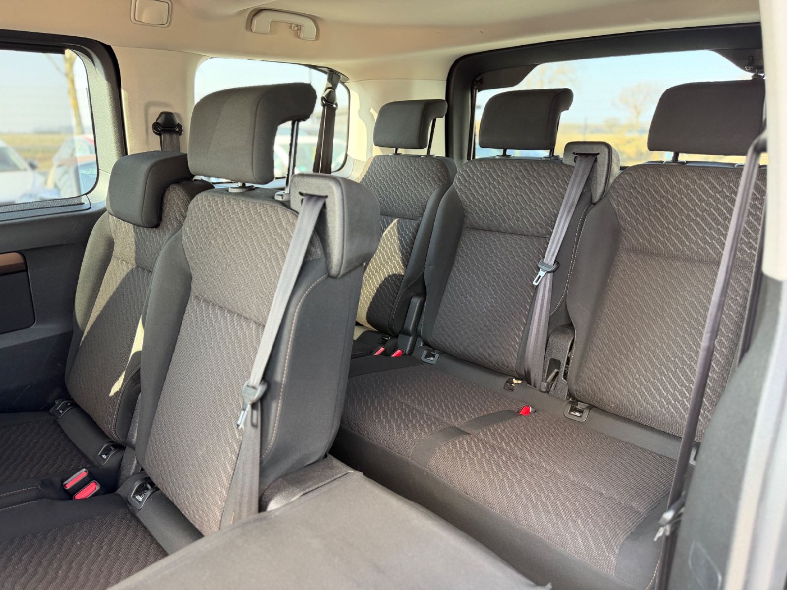 Proace Verso L1 Family 2.0 D-4D 8 Sitzer Navi