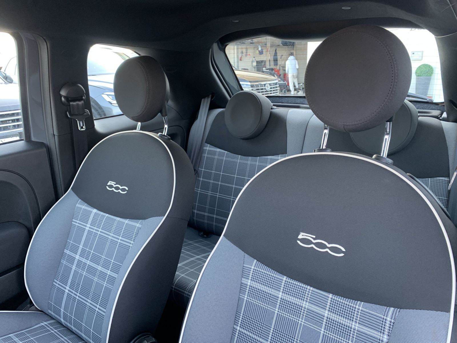 Fahrzeugabbildung Fiat 500 1.2 Lounge*PDC*UConnect*LED*Tempomat*ELFH*