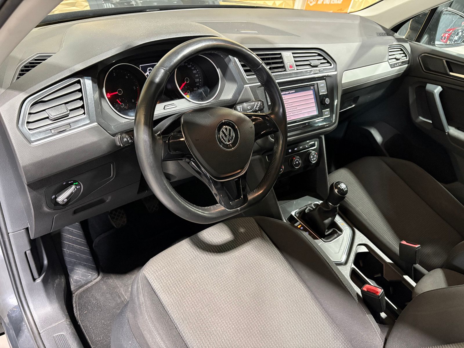 Fahrzeugabbildung Volkswagen Tiguan Trendline BMT/Start-Stopp/8-FACH/PDC/SHZ/