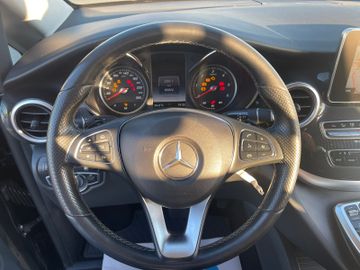 Mercedes V 220 - 10