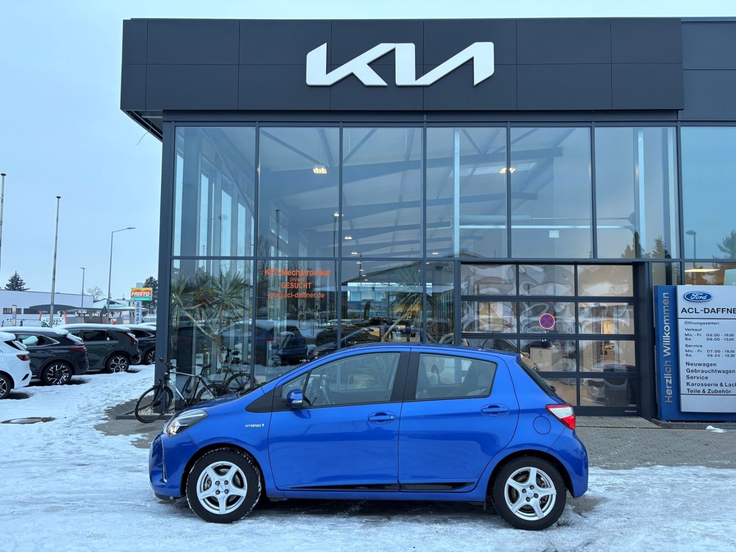 Fahrzeugabbildung Toyota Yaris Hybrid Comfort KLIMA PDC v/h