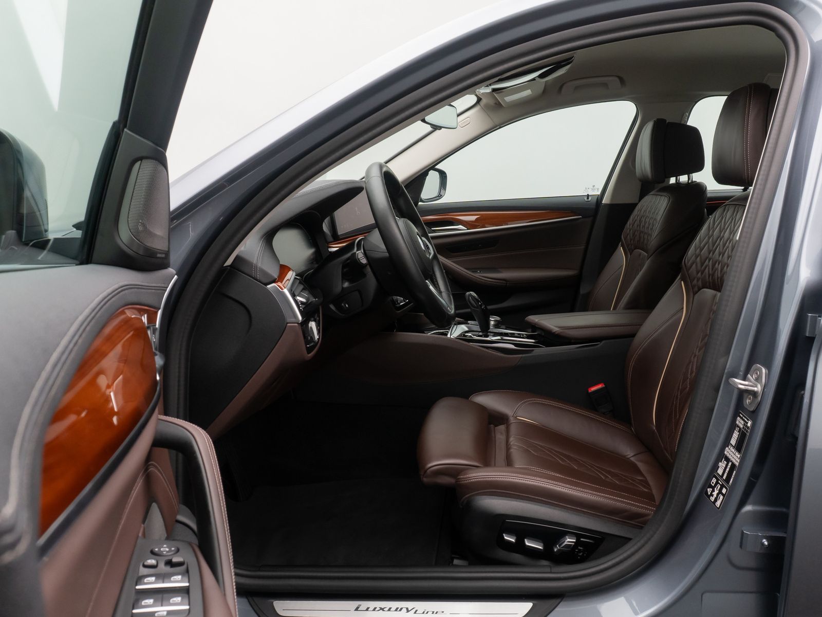 Fahrzeugabbildung BMW 530d xD Luxury Line AHK Alarm H/K DAB Individual
