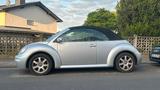 Volkswagen New Beetle 1.6 Cabriolet - Volkswagen New Beetle mit Benzin-Antrieb: Silber, Cabrio, 1.6