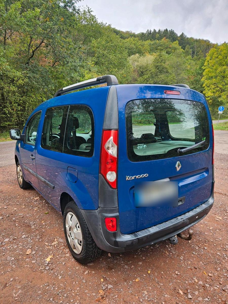 Renault Trafic 2010 — interior