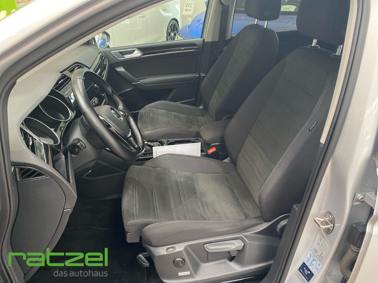 Fahrzeugabbildung Volkswagen Touran Highline 1.5 TSI DSG 7-Sitze ACC EasyOpen