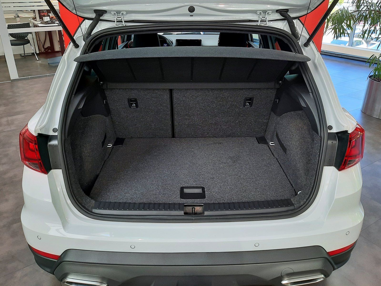 Fahrzeugabbildung SEAT Arona FR TSI DSG *AHK*Cam*PDC*LED*Sitzhg*ACC*APP