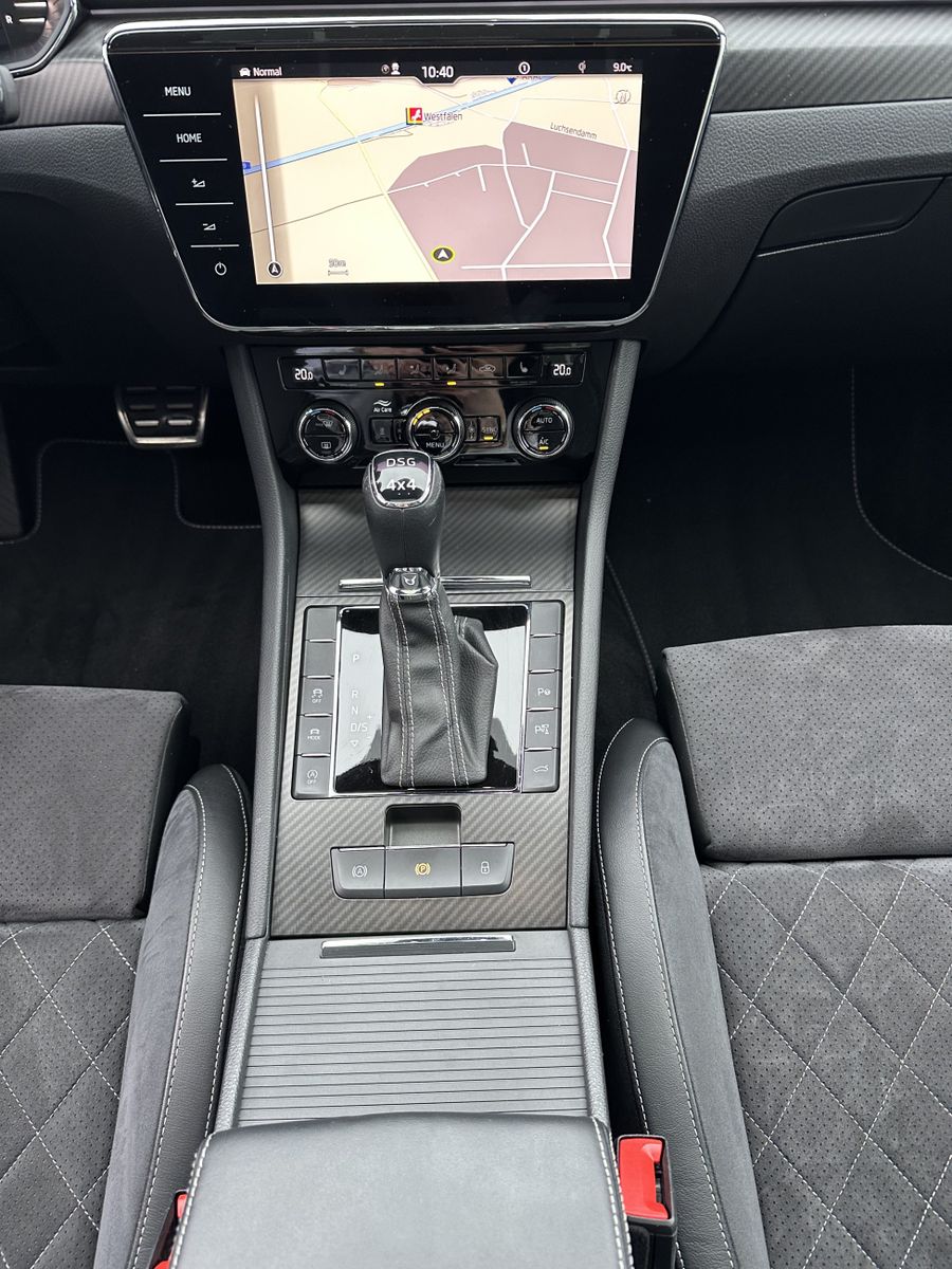 Fahrzeugabbildung SKODA Superb Combi Sportline 4x4 NAV+LED+PANO+360°+PLA