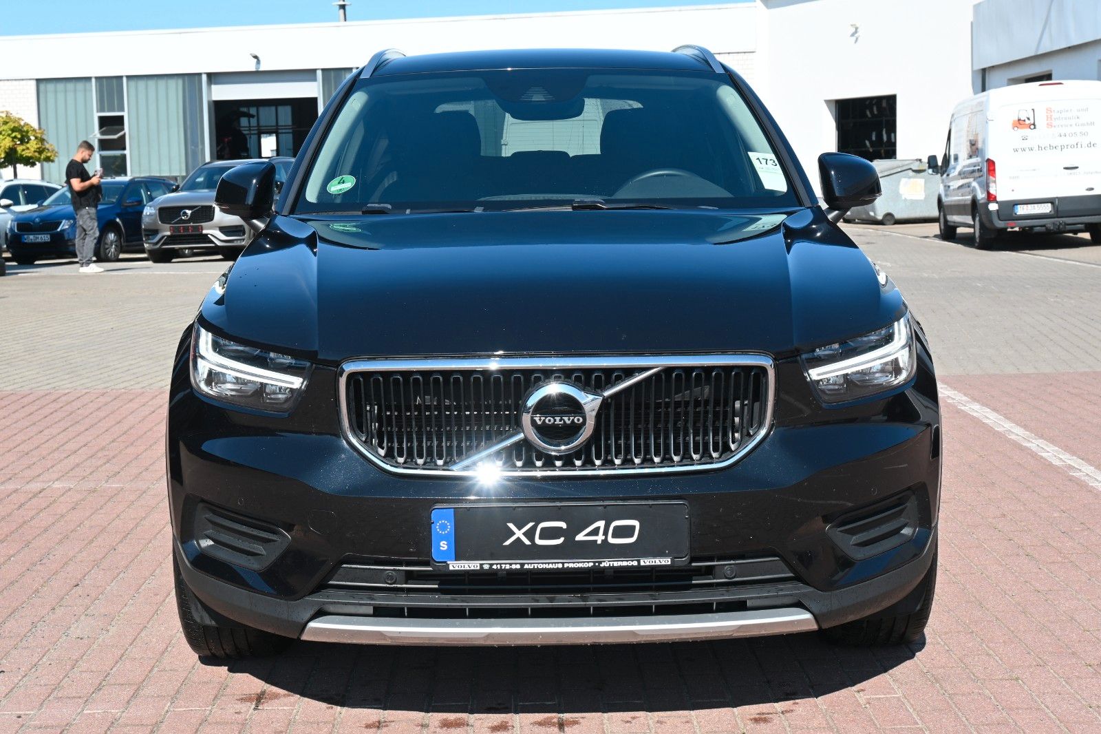 Fahrzeugabbildung Volvo XC40 D3 AWD Autom. Momentum*RFK*FSHZG*BLIS*AHK