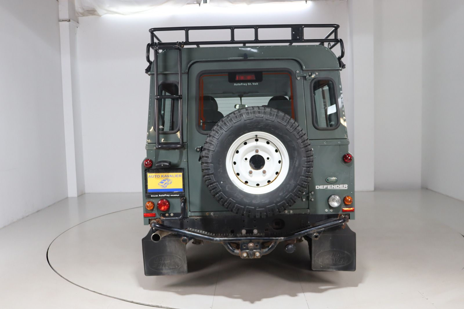 Fahrzeugabbildung Land Rover Defender 110 Station Wagon SE * AHK * Sitzhzg.