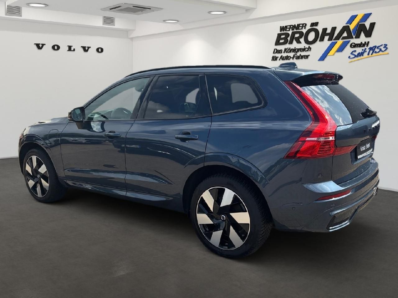 Fahrzeugabbildung Volvo XC60 T6 AWD Plug-In Hybrid Plus Dark