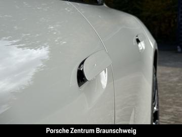 صورة مصغرة 18 لـ 2025 Porsche TAYCAN