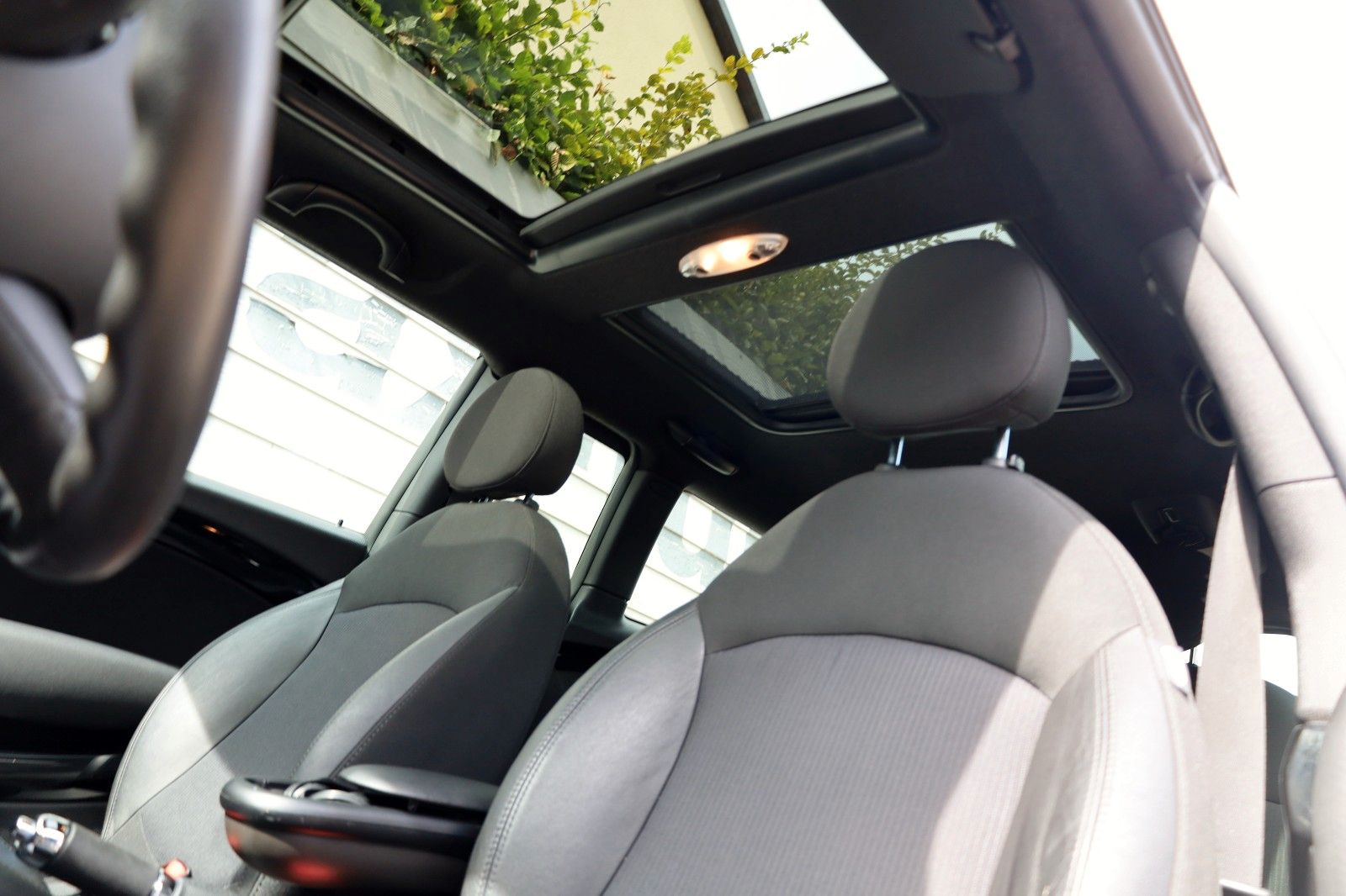 Fahrzeugabbildung MINI Clubman Cooper D T.Leder,Navi,Xenon,PanDach,SH