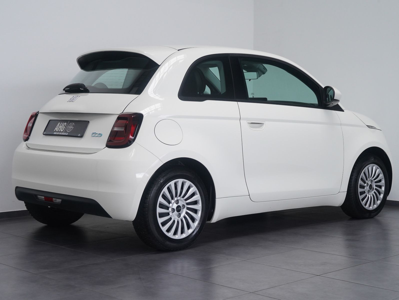 Fahrzeugabbildung Fiat 500e 87KW/42kWh/DC-LADEN/CARPLAY/DAB/SOH