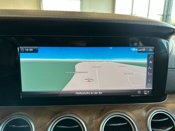 Mercedes-Benz E 350 *BURMESTER*KEYLES*PANO*AHK*ACC*StandHZ*
