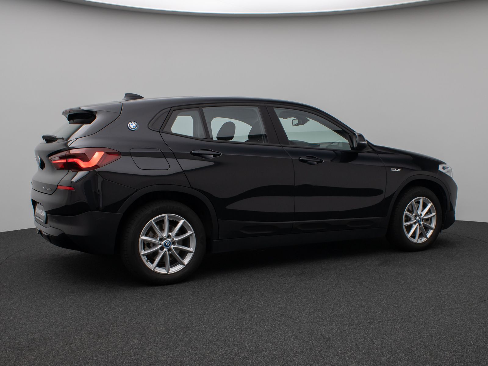 Fahrzeugabbildung BMW X2 xD25e Kamera DAB Lordos Geschwindigkeitsreg