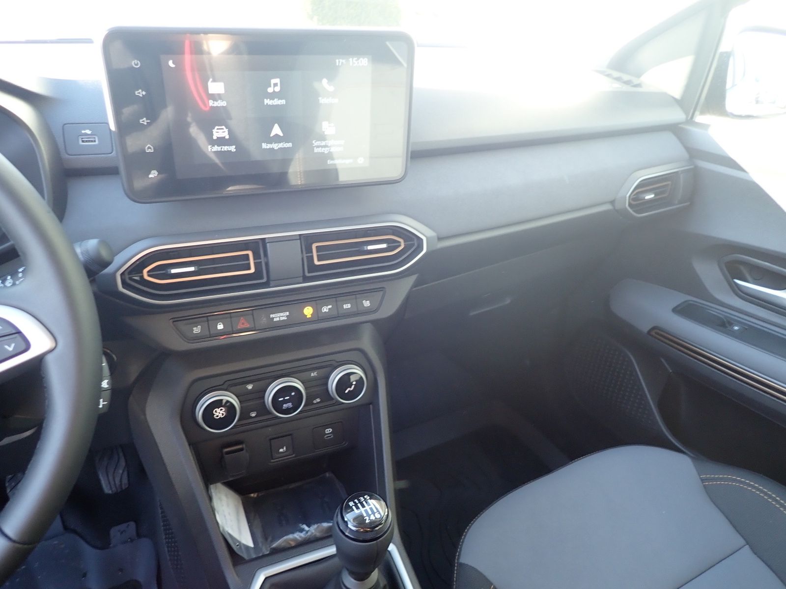 Fahrzeugabbildung Dacia Sandero STEPWAY TCe 110 EXTREME+/NAVI/SHZ/RFK/