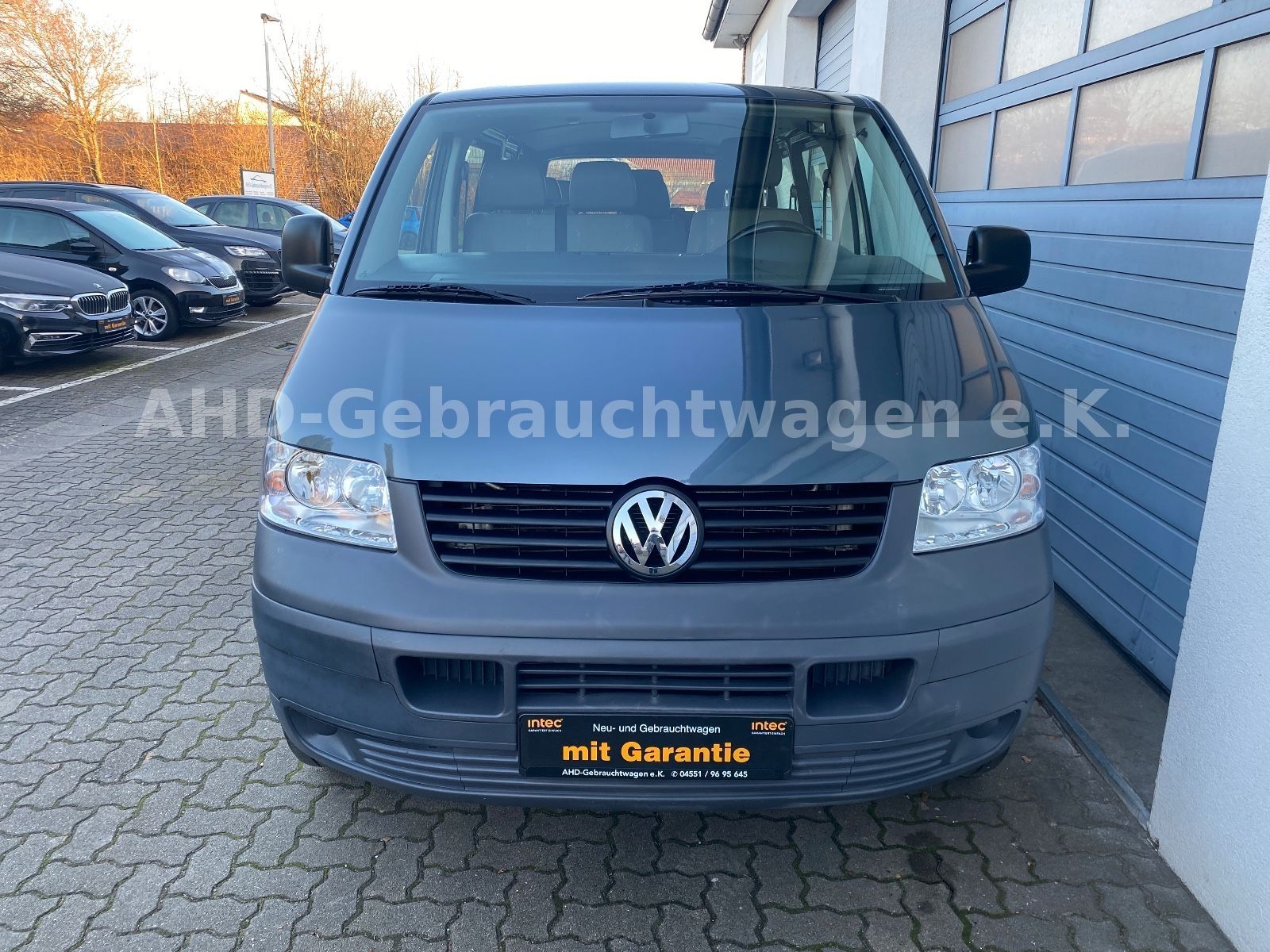 Fahrzeugabbildung Volkswagen T5 Langer Radstand 1.9 TDI 9-Sitzer Klima AHK