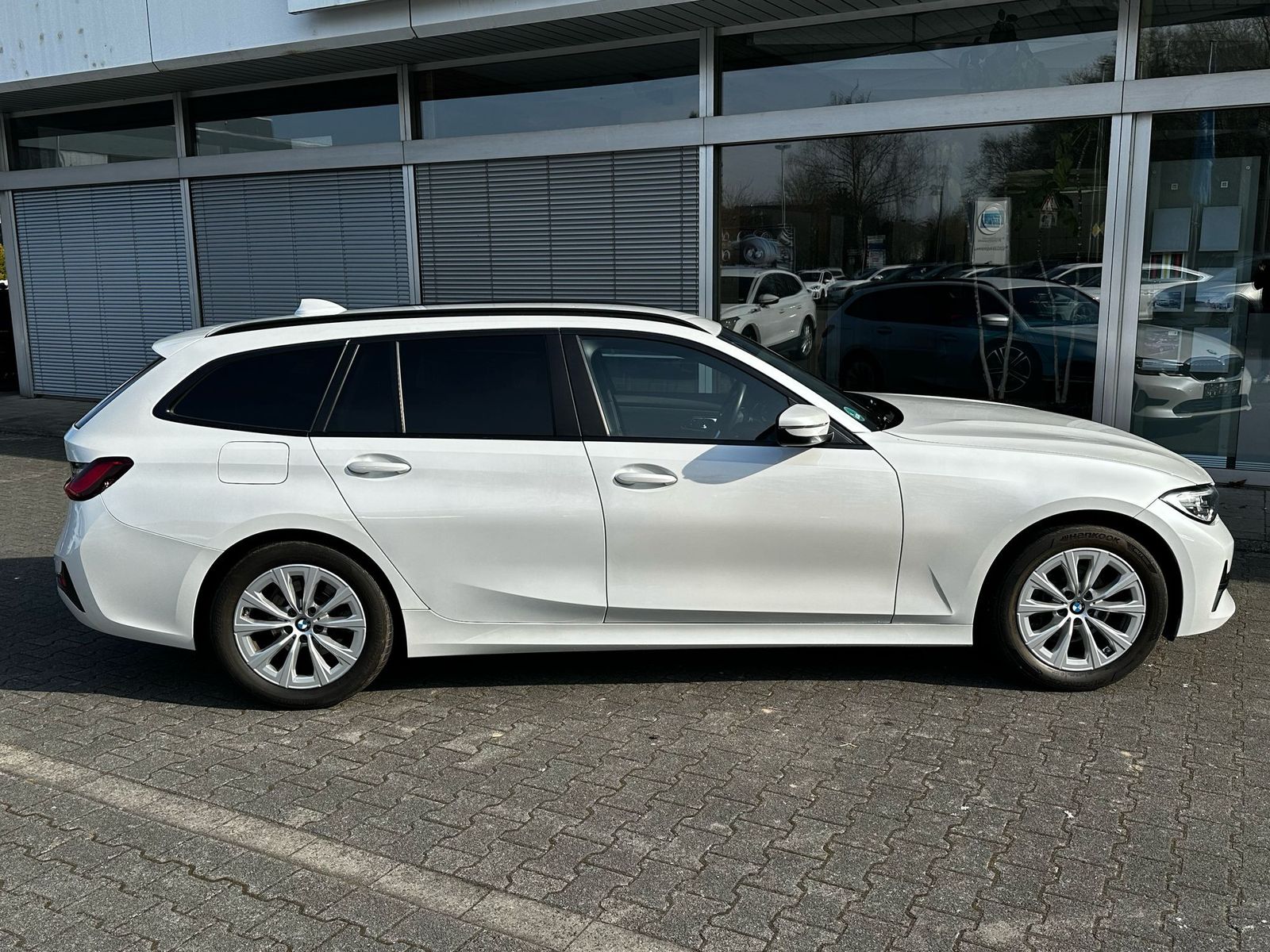 Fahrzeugabbildung BMW 318d Aut Advan Tou VIRTU+PROF+NAVI+SHZ+LED+PDC+M
