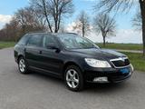 Skoda Octavia Kobi 2,0TDI 95TKM Scheckheft... - Skoda Octavia aus 2012 mit Diesel-Antrieb: Kombi