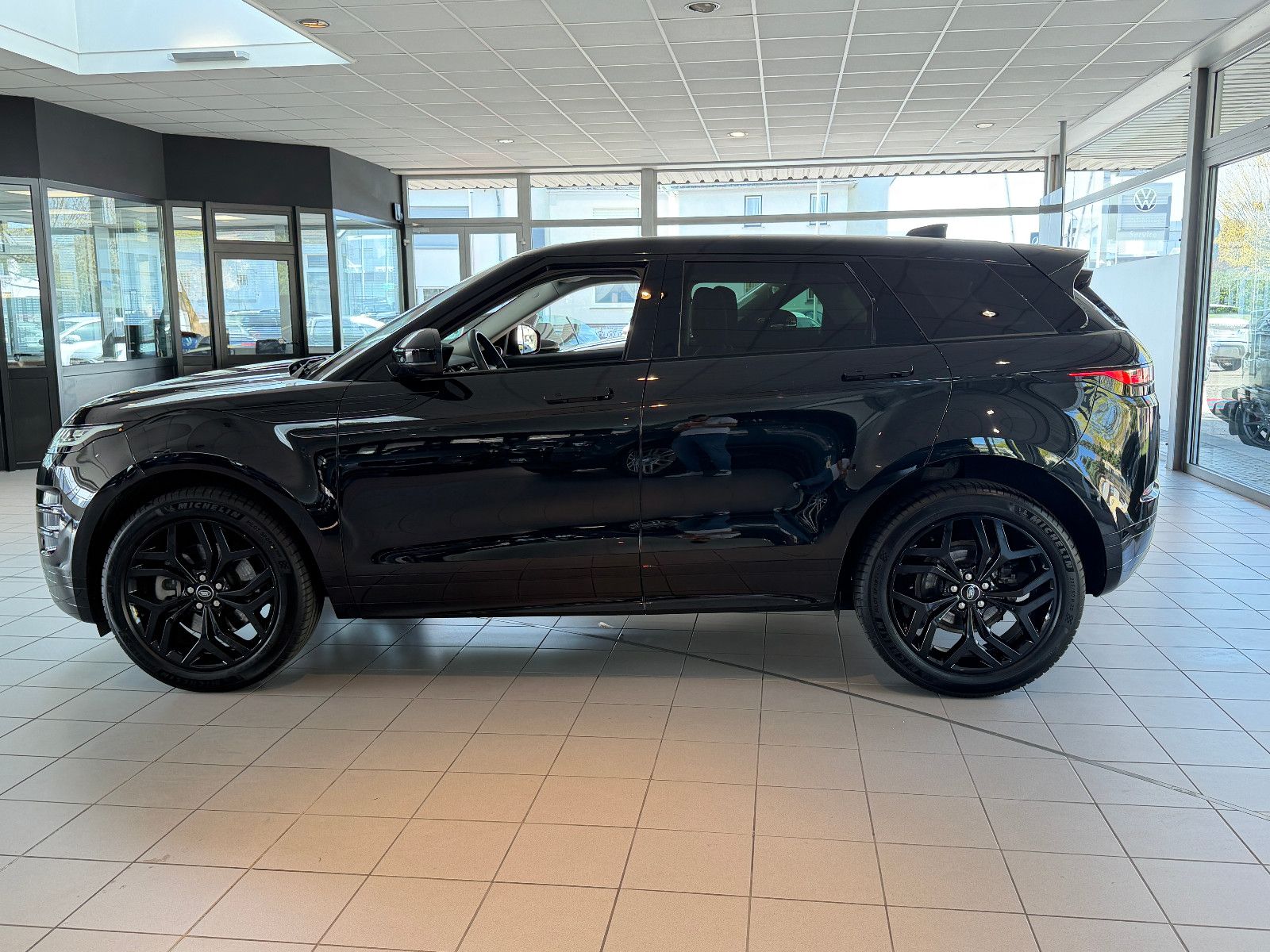 Fahrzeugabbildung Land Rover Evoque R-Dynamic SE/PANORAMA/MERIDIAN/KAMERA