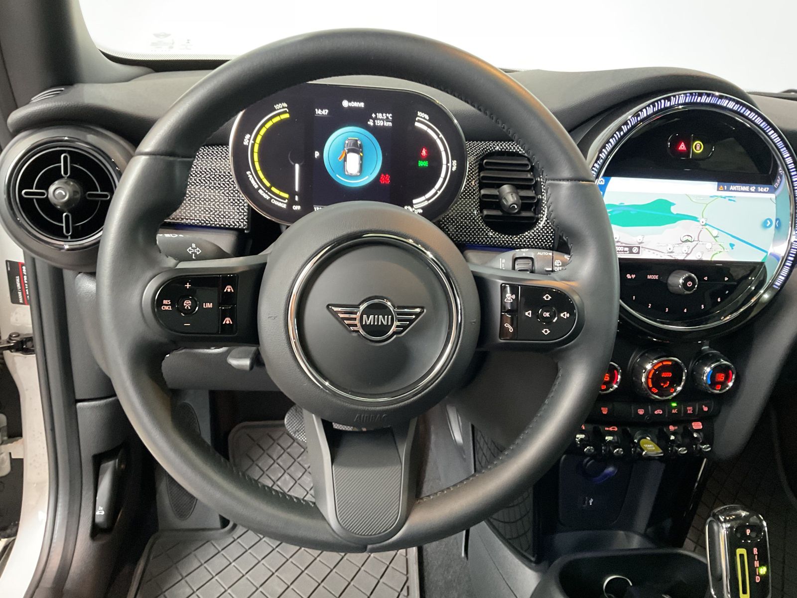 Fahrzeugabbildung MINI Cooper SE LED Pano.Dach RFK Navi ACC
