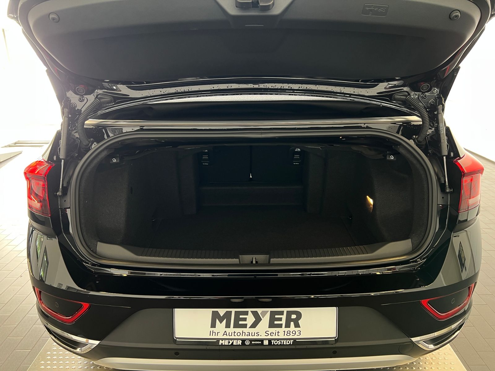 Fahrzeugabbildung Volkswagen T-Roc Cabriolet  ENERGY 1.5 TSI DSG *AHK, Navi,