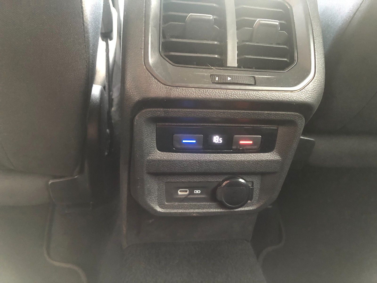 Fahrzeugabbildung Volkswagen Tiguan Allspace Comfortline 7 Sitzer/Automatik
