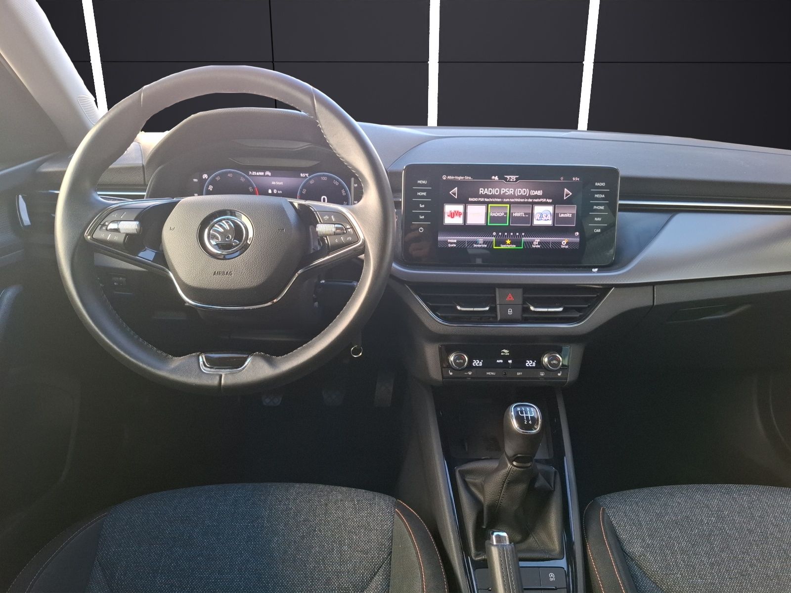 Fahrzeugabbildung SKODA Kamiq TSI Clever LED Navi VC GRA PDC SH LM