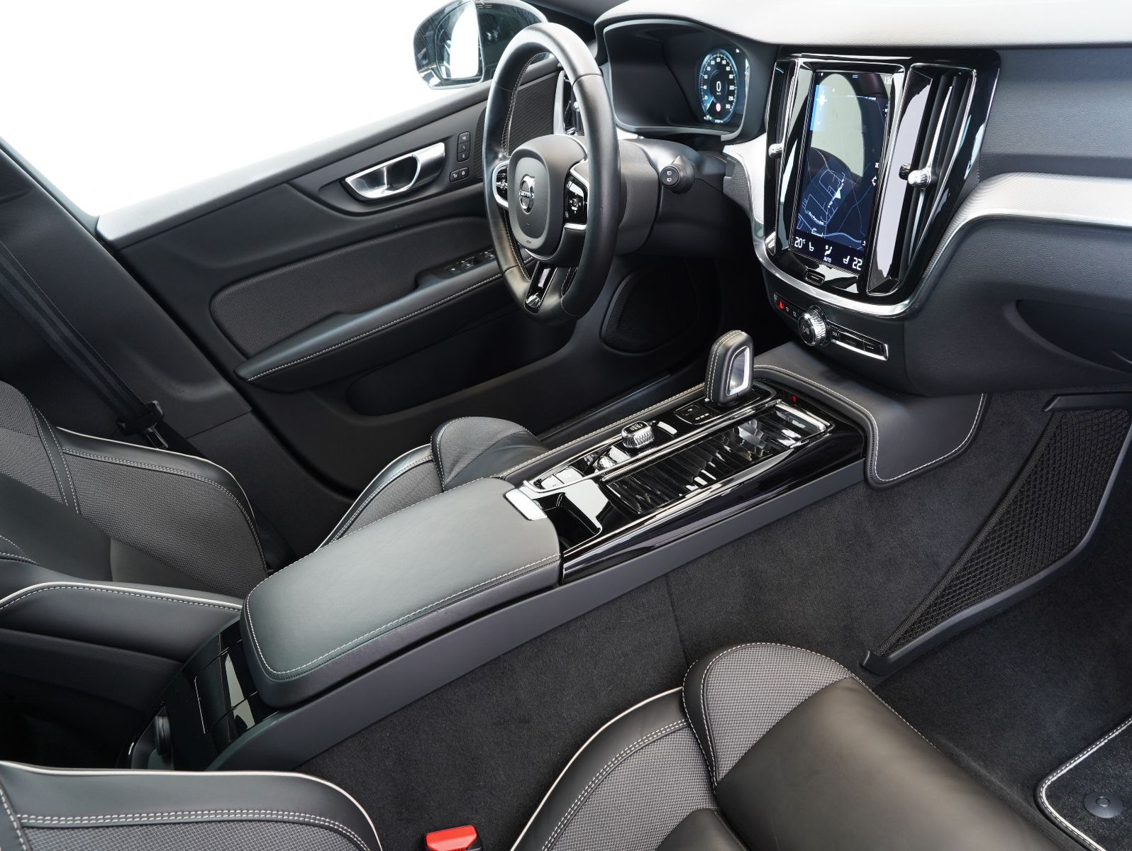 Fahrzeugabbildung Volvo V60 T6 AWD Recharge Plug-In R Design ACC/4C/AHK