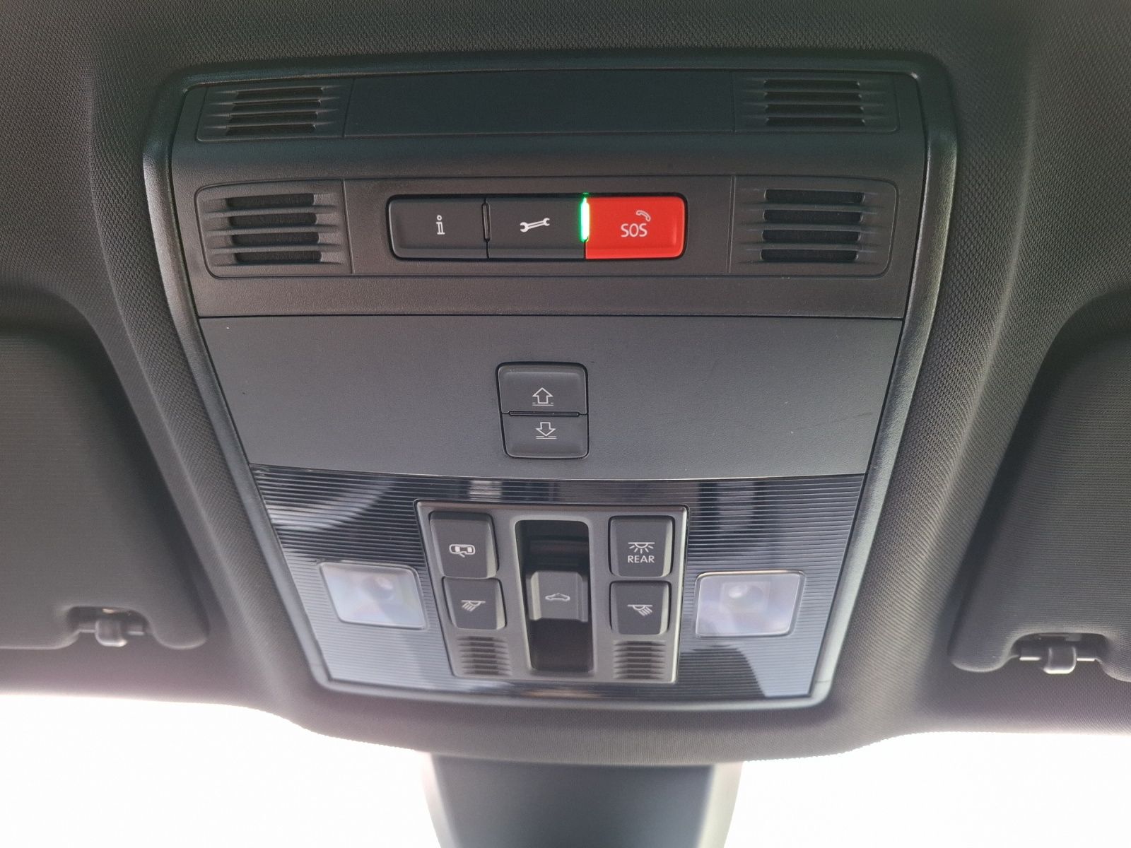Fahrzeugabbildung SKODA Karoq TSI Sportline DSG 4x4 LED AHK Navi PANO AC