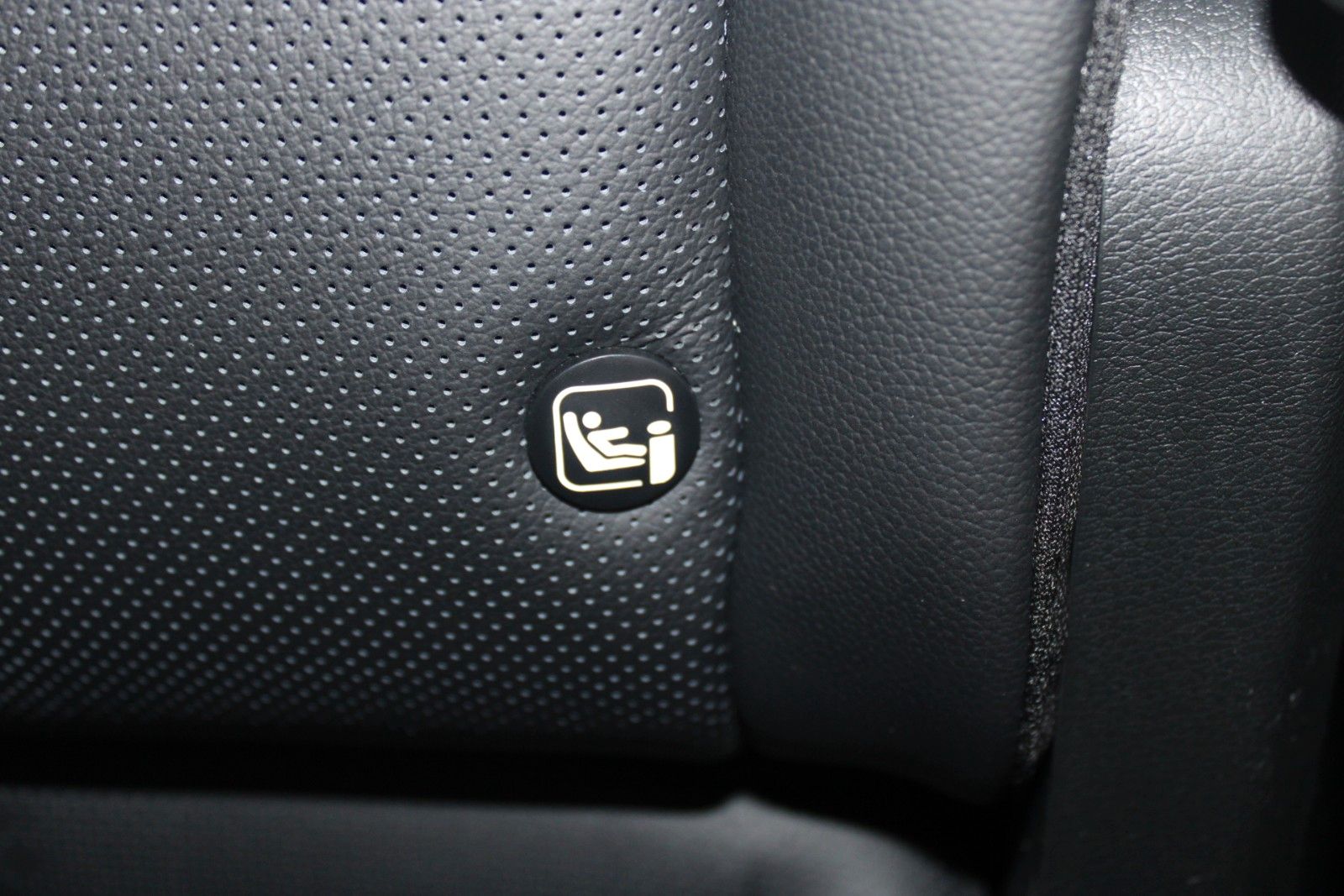 Fahrzeugabbildung Kia Sportage 1.6 T-GDI DCT Automatik Black Edition