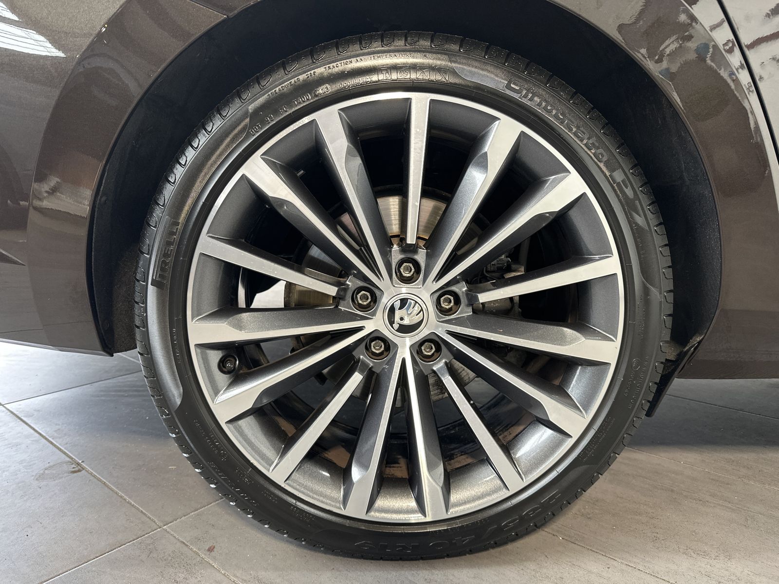 Fahrzeugabbildung SKODA Superb Combi 2.0 TDI DSG L&K NAV+LED+PANO+CANTON