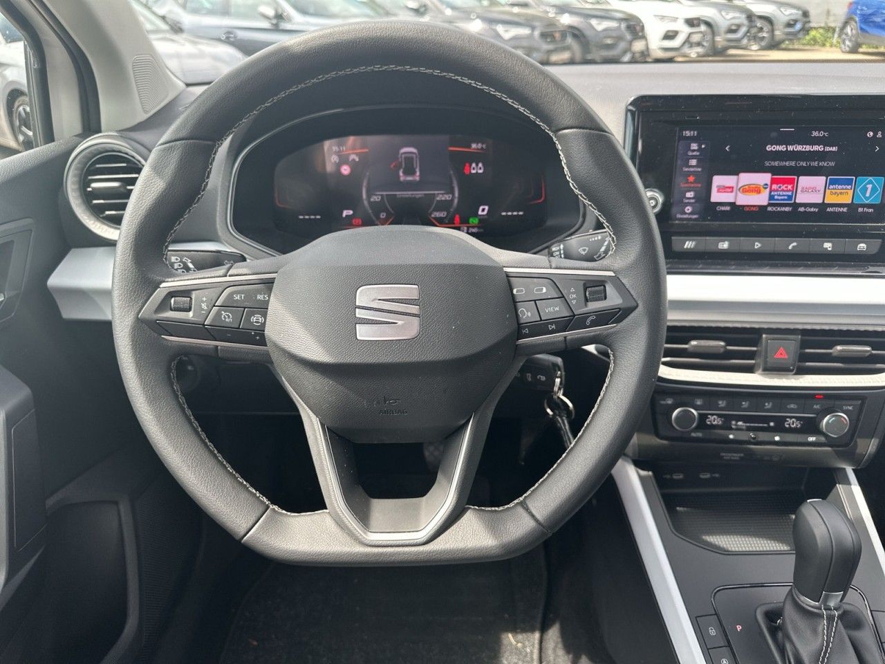 Fahrzeugabbildung SEAT Arona 1.0TSI 116PS Style Edition*AHK*1Hnd* - mit KI generiert/bearbeitet