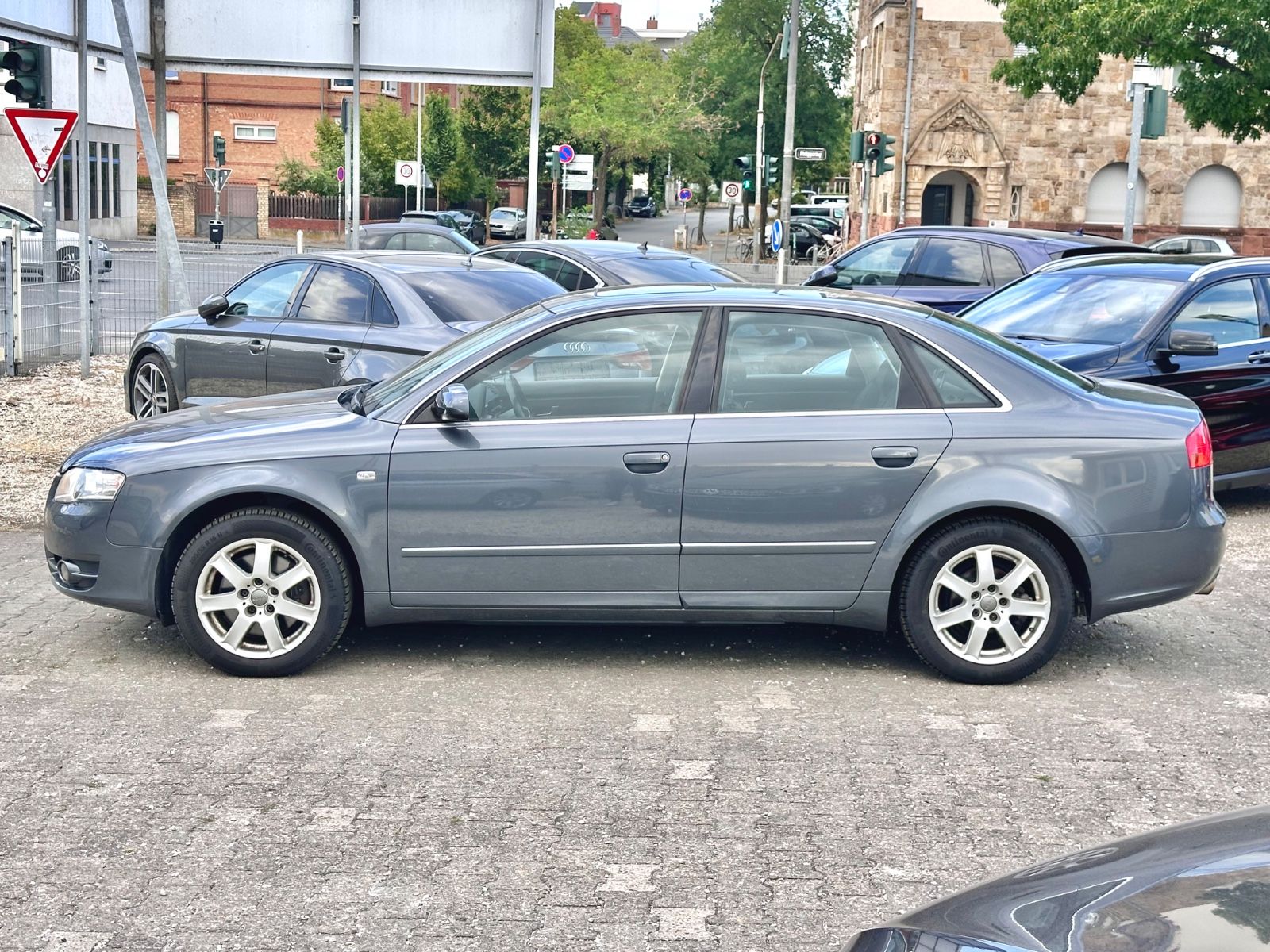 Fahrzeugabbildung Audi A4 163 PS Limousine *PDC+Automatik+Schiebedach*