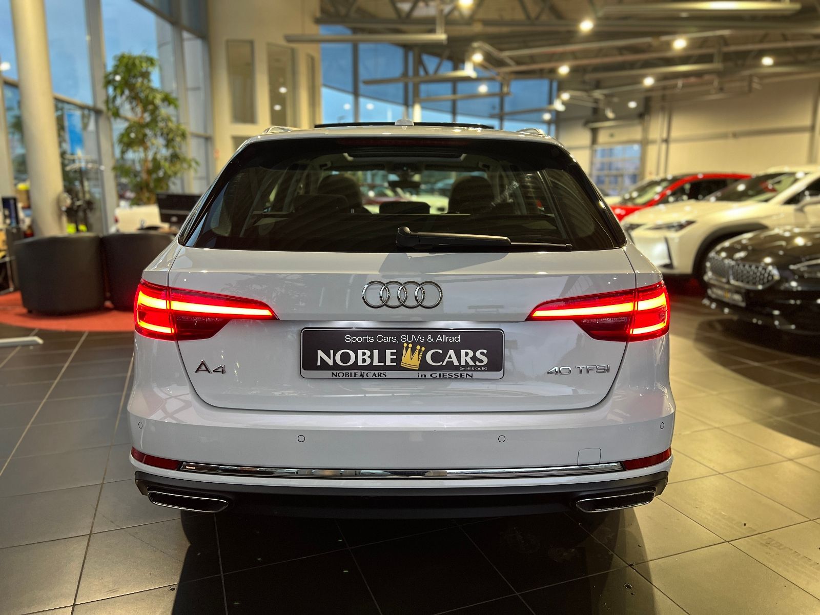 Fahrzeugabbildung Audi A4 Avant 40 TFSI design PANO LED NAV SHZ 19"