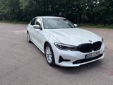 BMW 330e Advantage Automatik Advantage - mit Hybrid-Antrieb: Auto