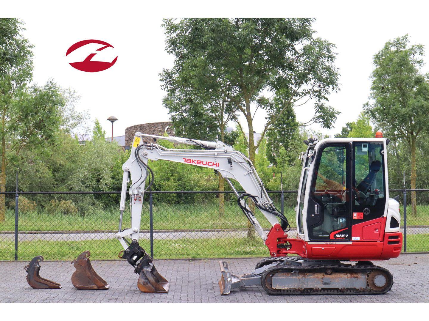 Takeuchi TB 235-2 | TILT COUPLER | 3X BUCKET | HAMMER / S