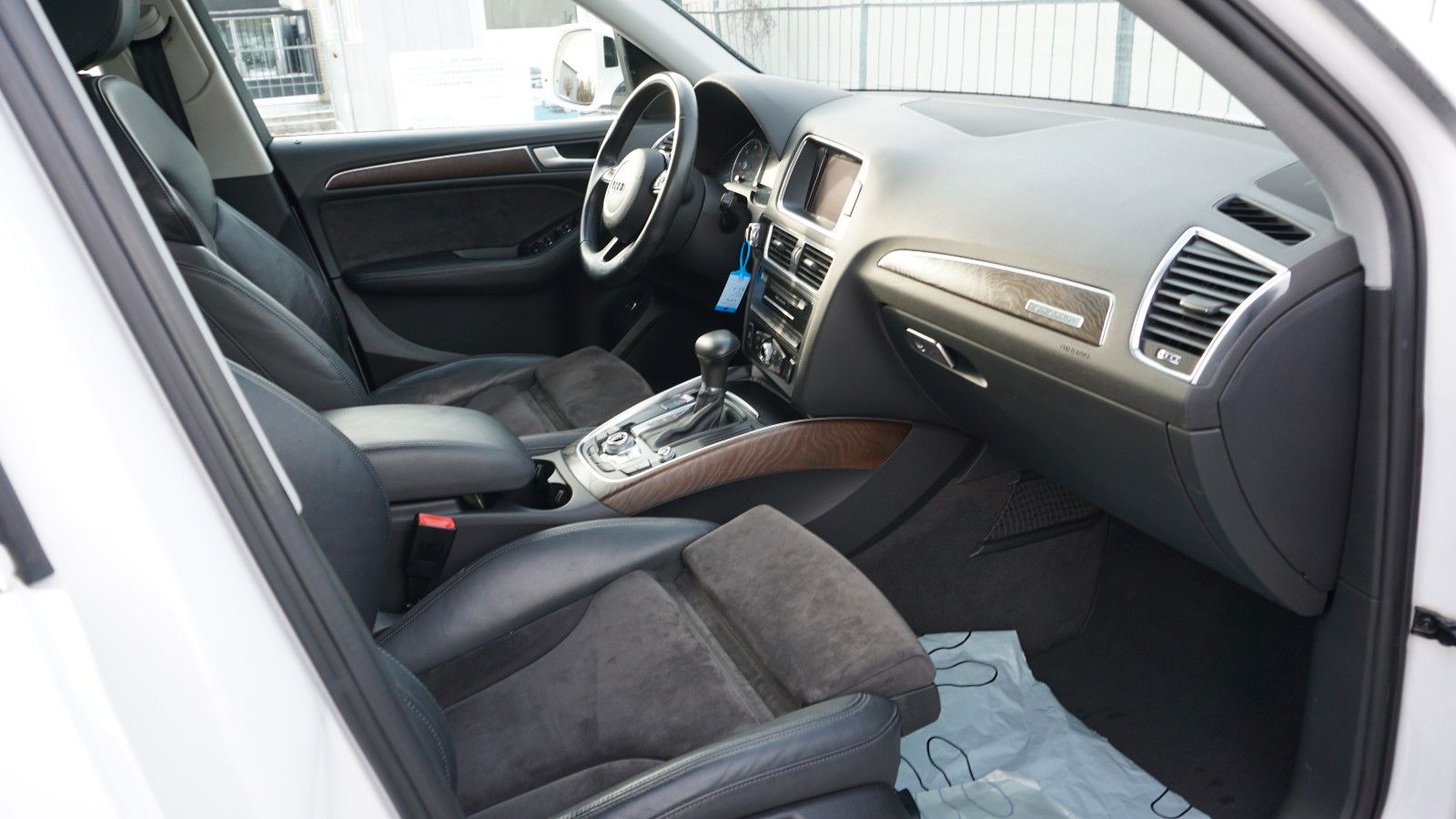 Fahrzeugabbildung Audi Q5 2.0 TDI 140 kW quattro, Standheizung, Pano