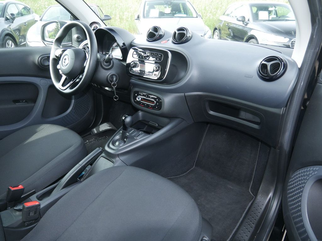 Fahrzeugabbildung Smart fortwo coupe EQ KLIMAAUTOMATIK SITZHEIZUNG
