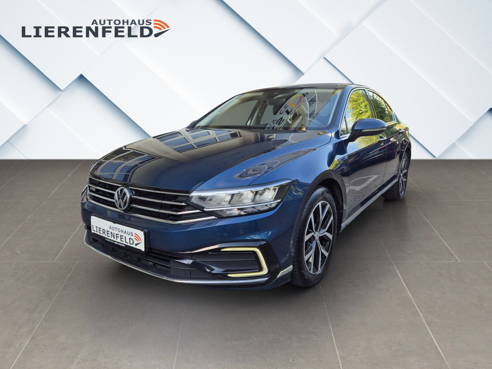 Volkswagen Passat - 1