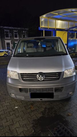 Volkswagen VW T5  8 Sitze   2,5 Motor