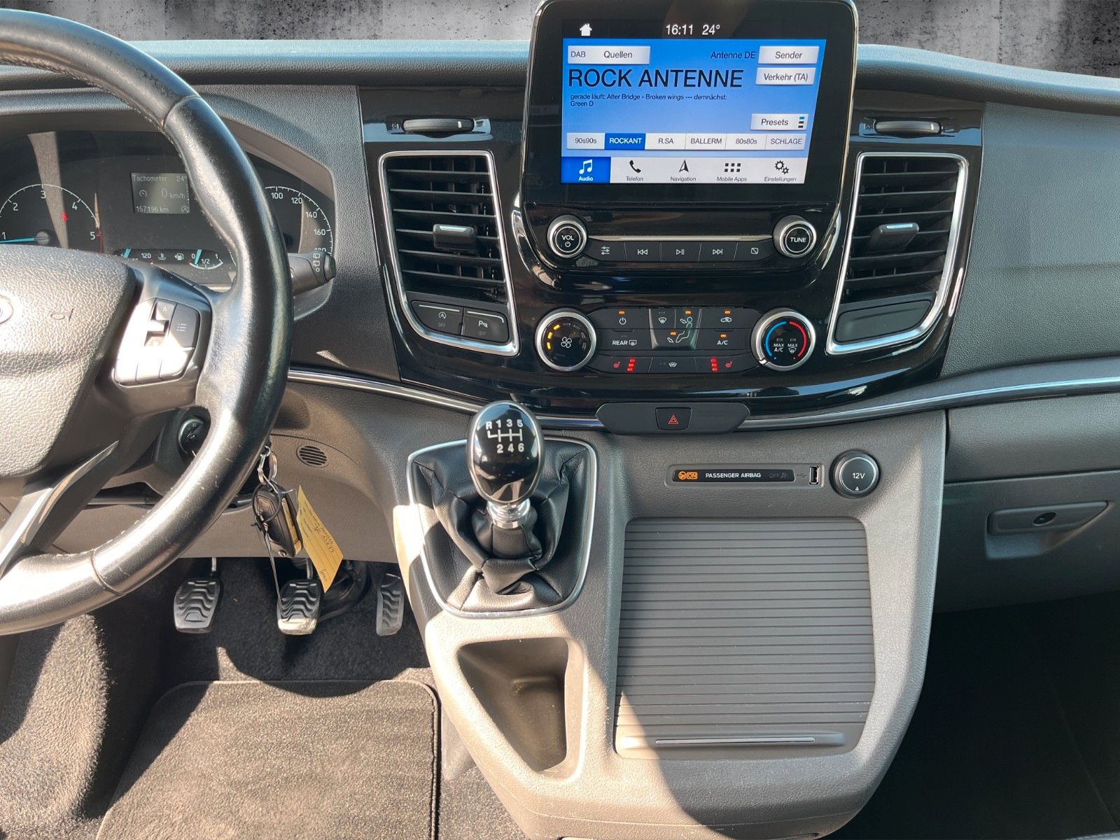 Fahrzeugabbildung Ford Titanium 320L2