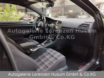 Volkswagen Golf - 10