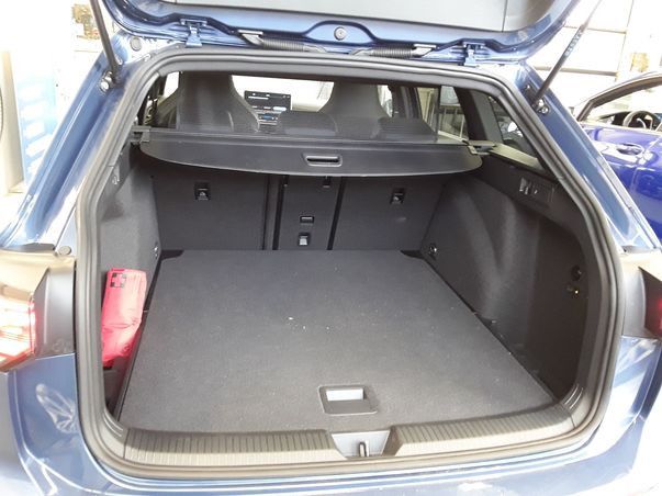 Golf VIII Variant 2.0 TDI DSG R-LINE IQLIGHT+AHK