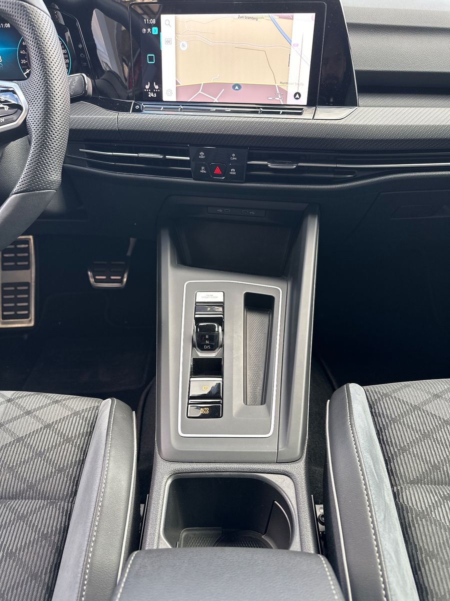 Fahrzeugabbildung Volkswagen Golf Variant 2.0 TDI DSG R-Line NAV+LED+AHK+ACC