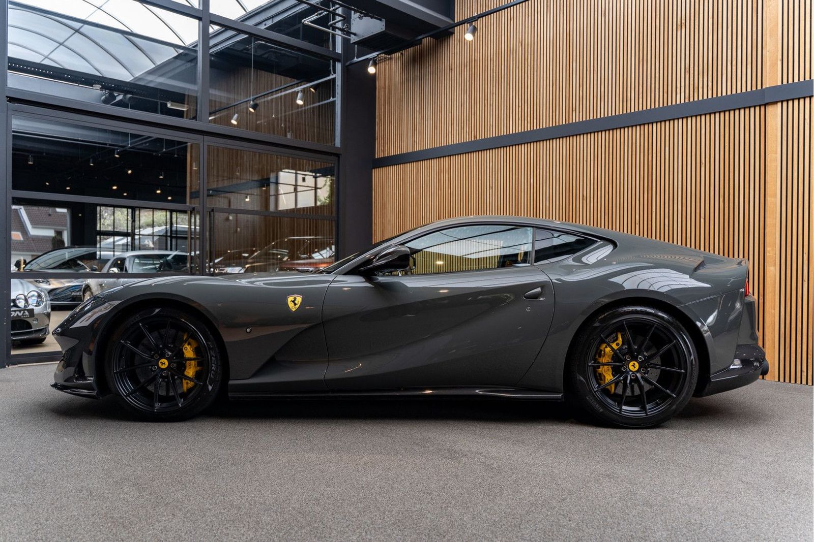 Ferrari 812 Superfast Full Carbon Historical Color Lift imagem 3
