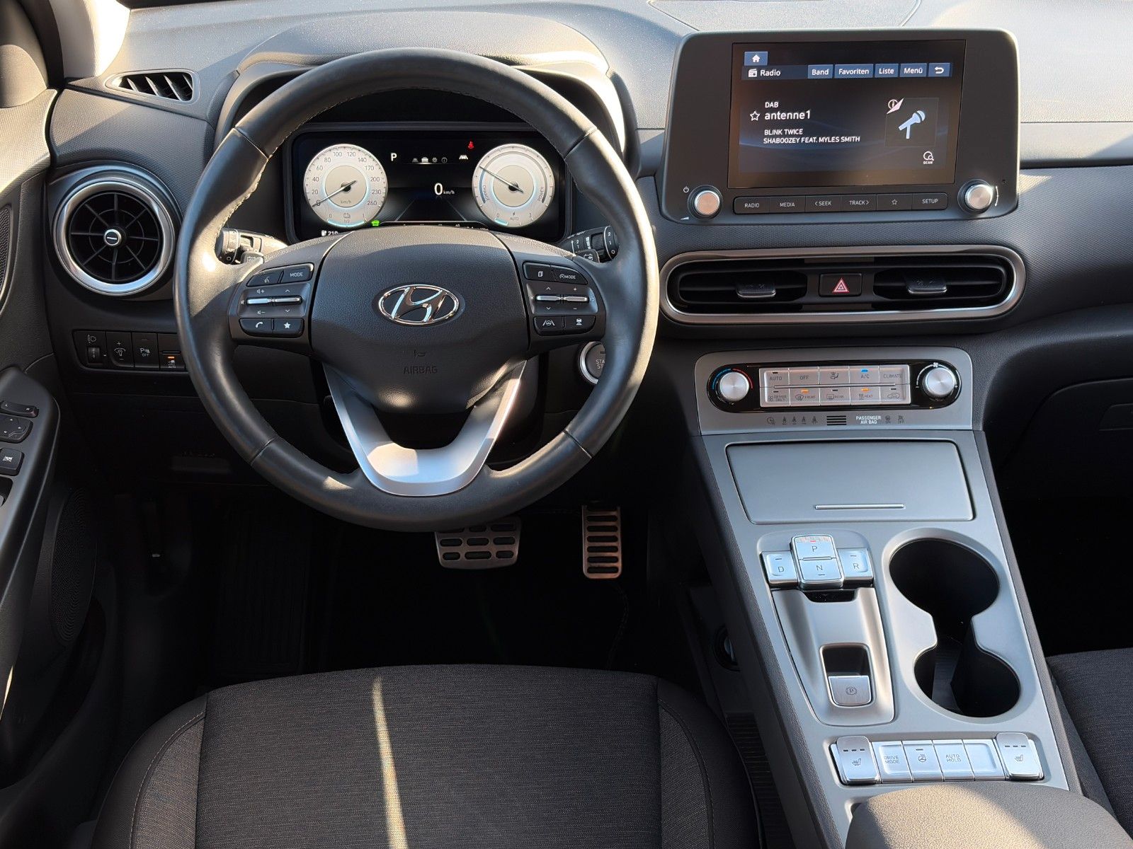 Fahrzeugabbildung Hyundai KONA E Select 39kW ACC LKA LFA CarPlay SHZ LHZ