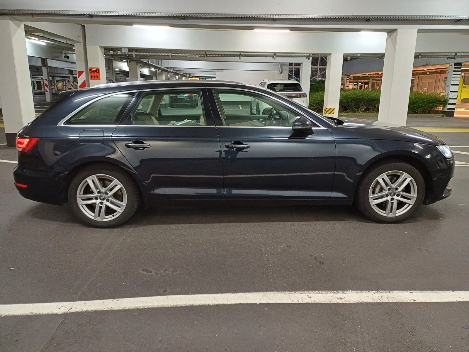 AUDI A4 Avant quattro design*Vollleder Beige*Navi*AHK